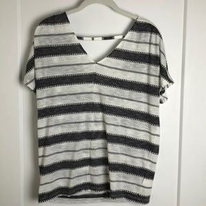 Old Navy Black & White Stripped T-Shirt Size Small